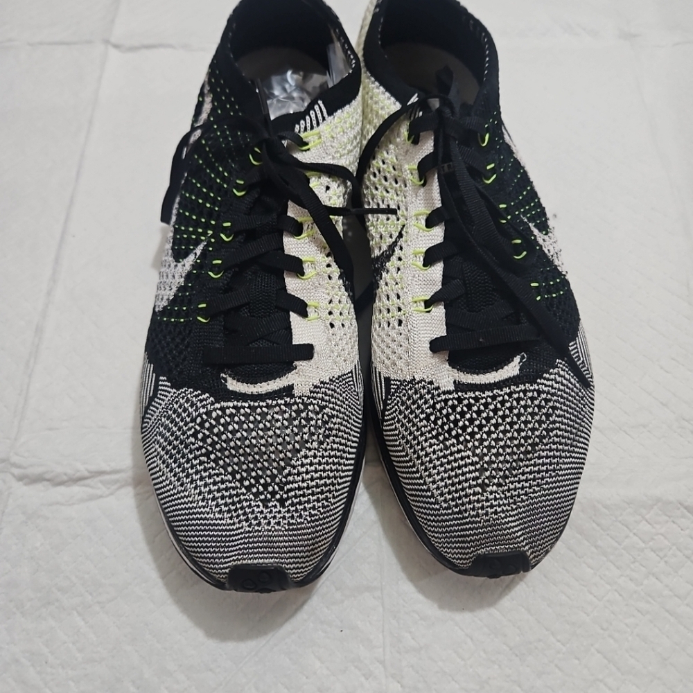 Nile Flyknit Racer  Men's Running Shoes Black White Volt Orca Sz 9.5